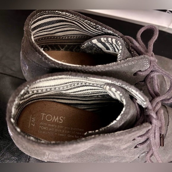TOMS Women’s Suede Wedge Booties - Picture 4 of 4